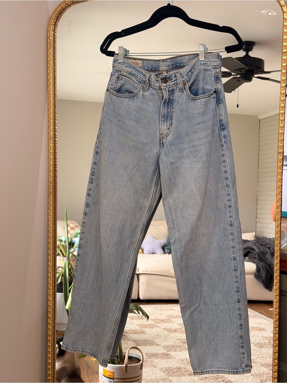 Levi’s Premium Light-Wash High-Rise Relaxed Straight Jeans Size 27